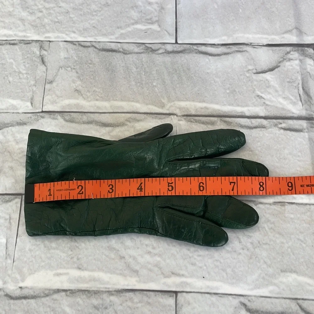 Aris 100% cashmere lined  green leather gloves size 6 1/2